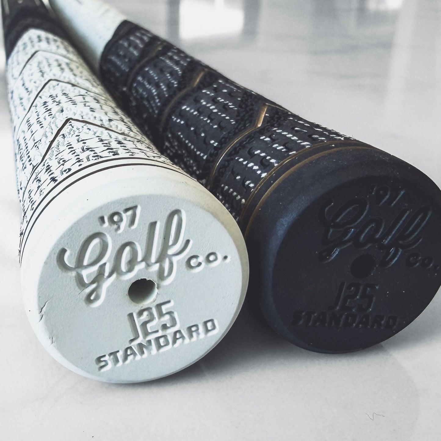 J25 Hybrid Grip | Shiro | Kiba Collection